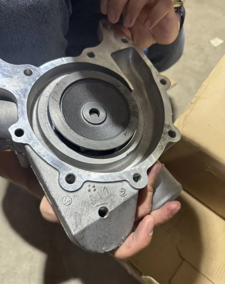 Водяной насос (помпа для дизельного двигателя) Deutz 04906170